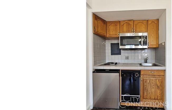 Studio, 1 bath, $2,500, Unit 2402