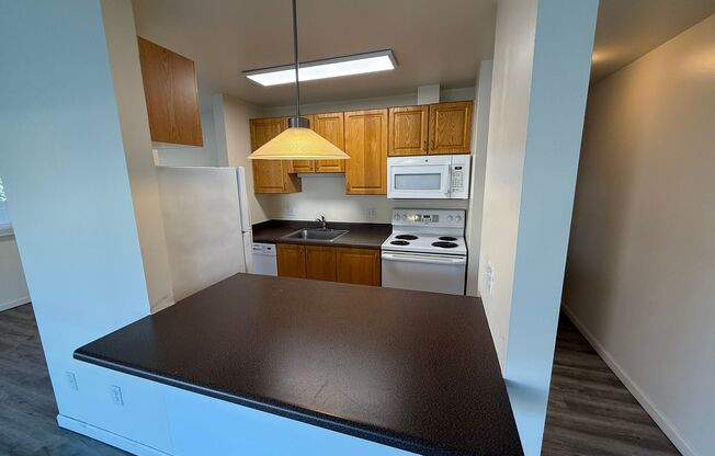 2 beds, 1 bath, 859 sqft, $2,695, Unit C-202