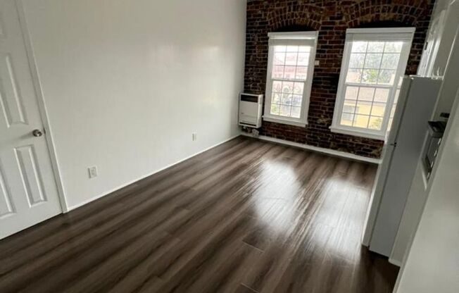 Studio, 1 bath, 275 sqft, $1,100, Unit 317