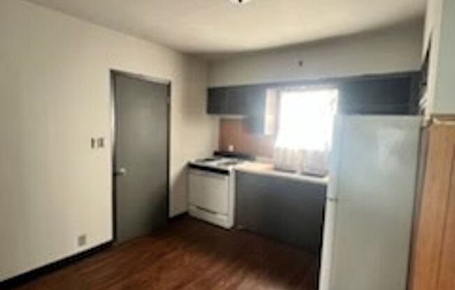 2 beds, 1 bath, $1,075