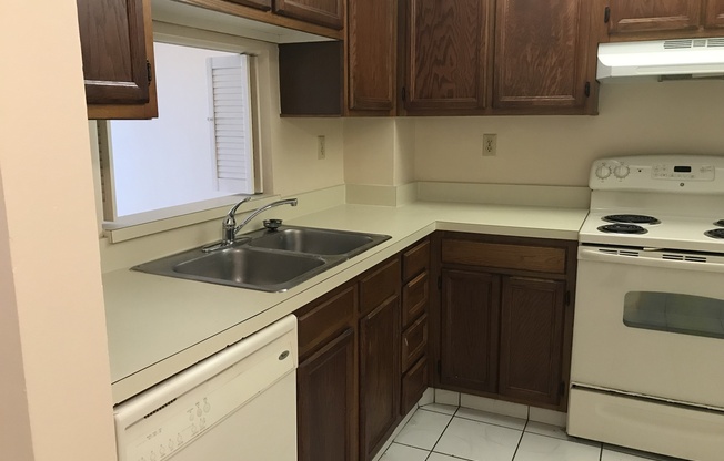 1 bed, 1.5 baths, $1,600, Unit #505E