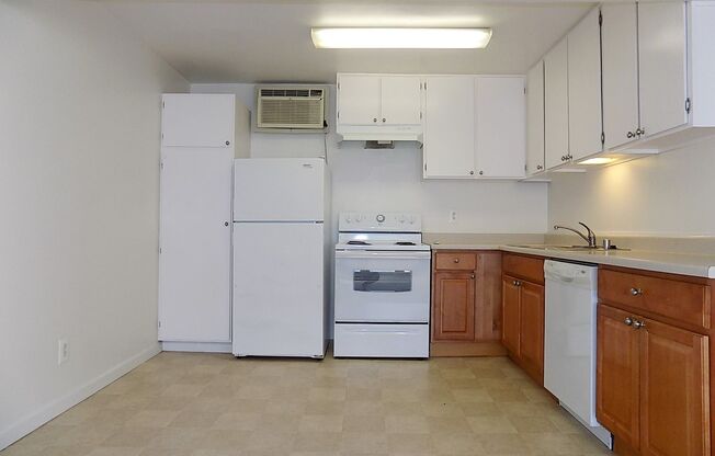 2 beds, 1 bath, $2,000