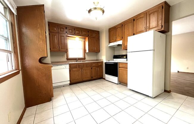 3 Bedroom/1.5 Bath - Single Family Home with GARAGE!