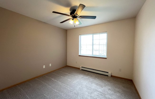 3 beds, 2 baths, 1,547 sqft, $1,690, Unit RT 7015-20