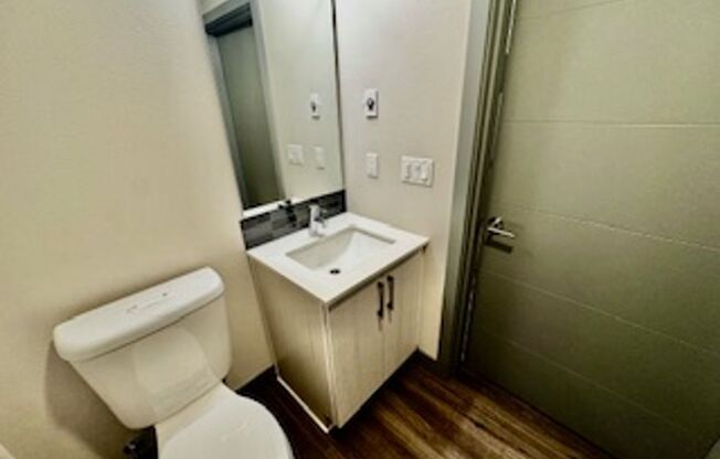 Studio, 1 bath, 288 sqft, $1,395, Unit 416