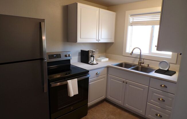 1 bed, 1 bath, 675 sqft, $995, Unit 2L