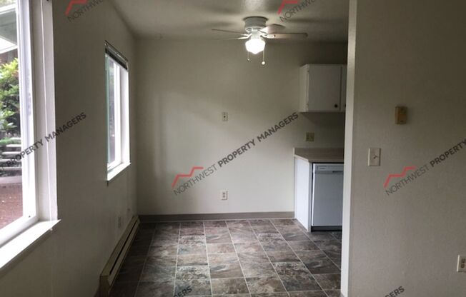 1 bed, 1 bath, 640 sqft, $1,140, Unit #27