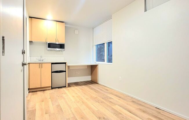 Studio, 1 bath, 122 sqft, $995