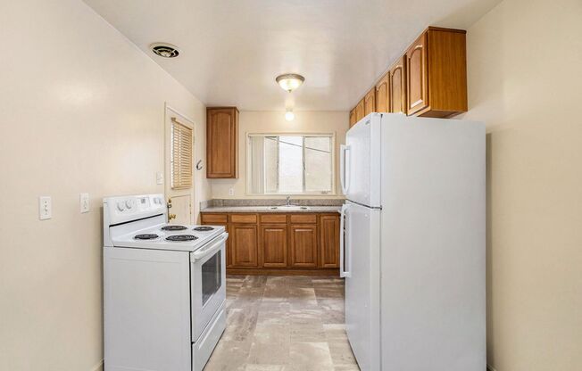 1 bed, 1 bath, $1,850, Unit 643 Beacon St. #2 - LU