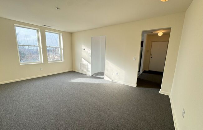 2 beds, 1 bath, $1,275, Unit 3A