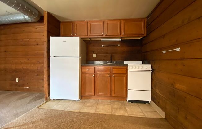 Cozy Two Bedroom Apartment! Fantastic Oakland Location! Call Today!