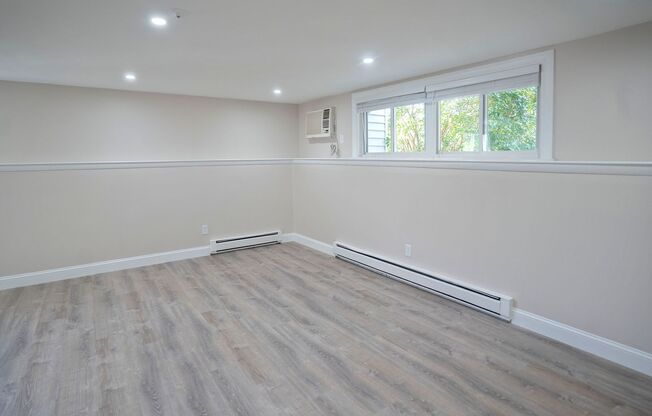 2 beds, 1 bath, 1,050 sqft, $2,600, Unit 71-2