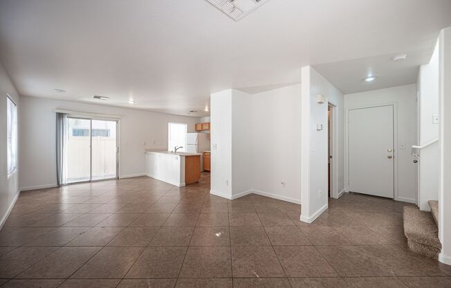 3 bedroom home with granite tops and tile floors $1594.00/month