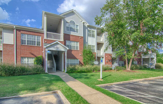 Enclave at Wolfchase Apartments in Cordova Tennessee photo of community building