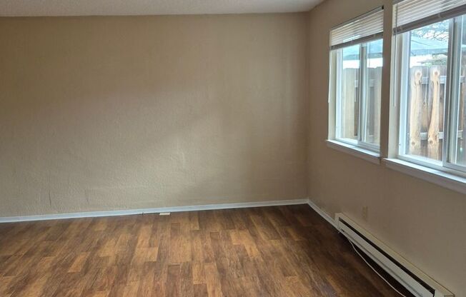 2 beds, 1 bath, 792 sqft, $1,000, Unit #3