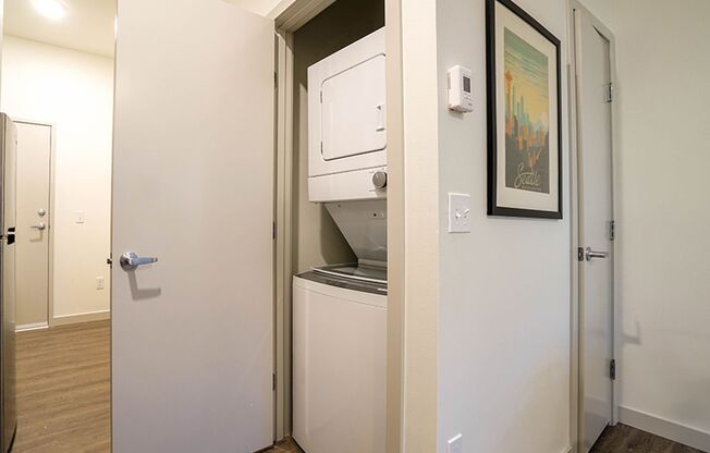 Studio, 1 bath, 321 sqft, $1,039