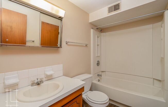2 beds, 1.5 baths, $1,350, Unit 791 E Thurber Dr Apt. G