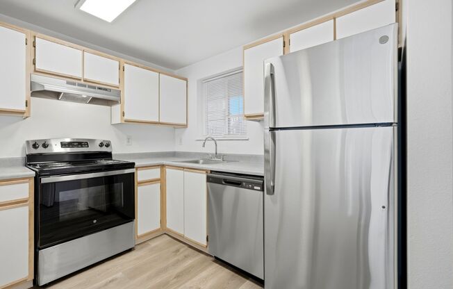 2 beds, 2 baths, 950 sqft, $1,700, Unit 27