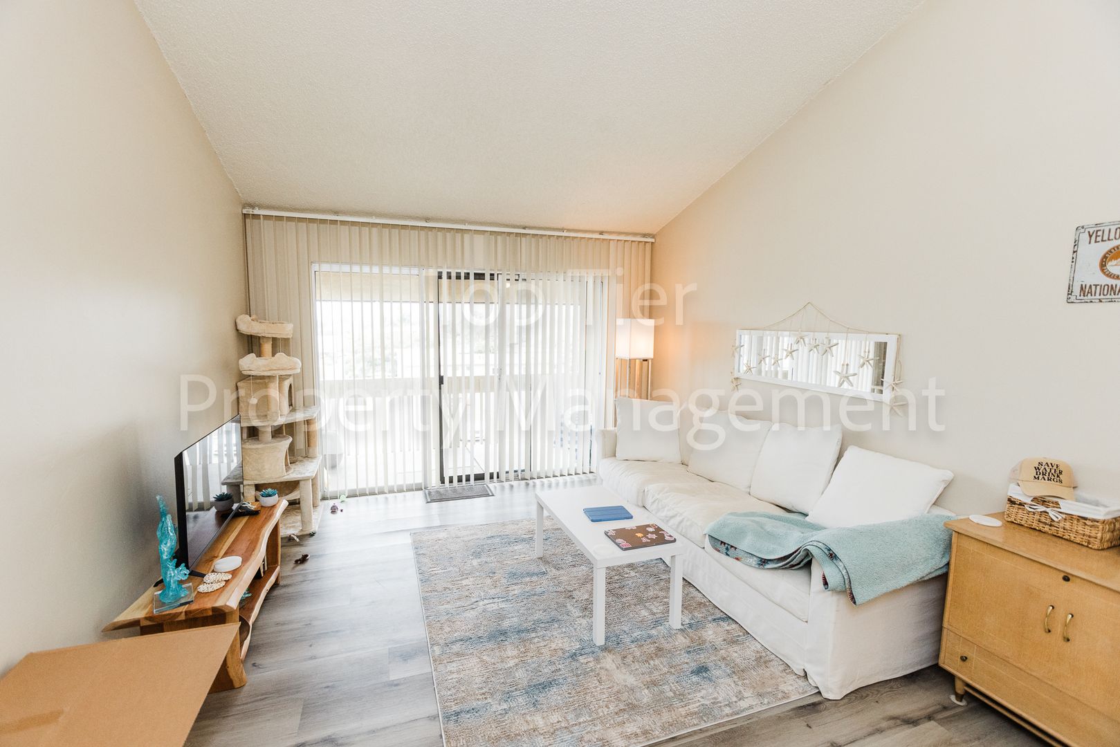 Spacious Top-Floor 1BR Condo with Ocean View in Pacific Beach – Walk to the Beach!