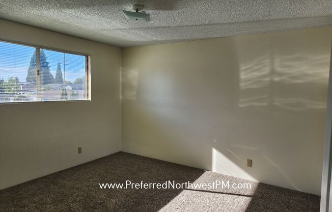 3 beds, 1.5 baths, 1,056 sqft, $1,700, Unit 0401A