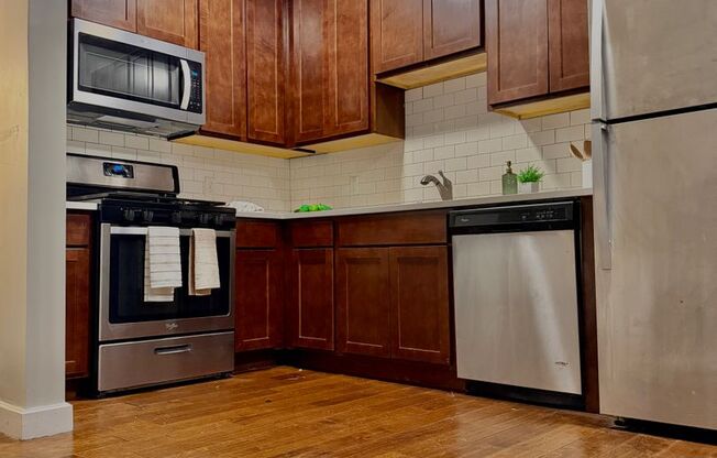 Studio, 1 bath, 500 sqft, $1,075, Unit Unit 206