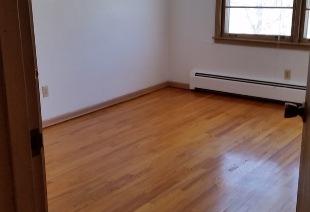 1 bed, 1 bath, $1,000, Unit 206