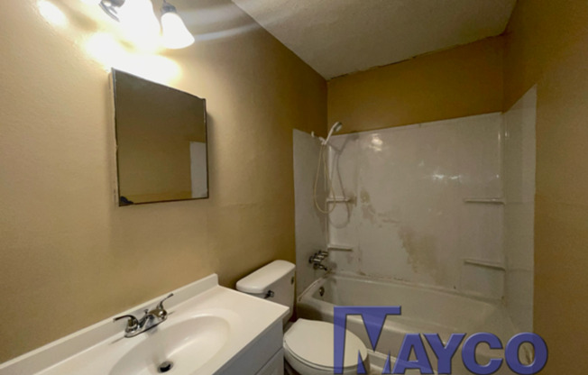 2 beds, 1 bath, 650 sqft, $650, Unit A