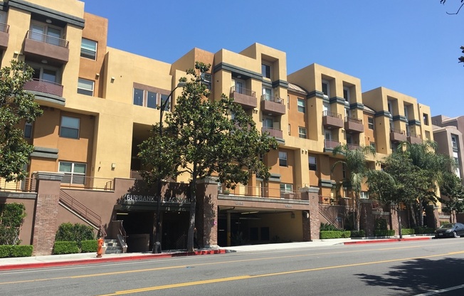 2BR + 2 1/2BA CONDO AVAILABLE NOW IN BURBANK!