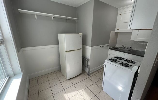 Studio, 1 bath, 325 sqft, $1,550, Unit Apt # 11