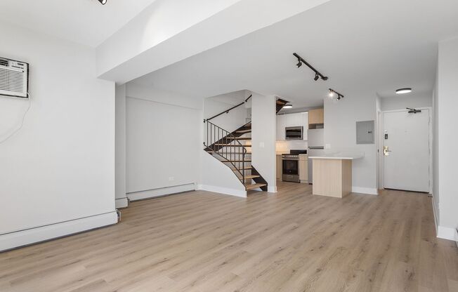 1 bed, 1.5 baths, 667 sqft, $2,400, Unit 8F