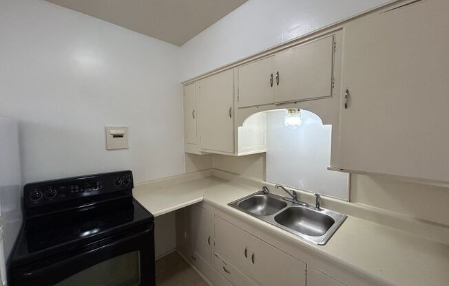 1 bed, 1 bath, 630 sqft, $995, Unit 4