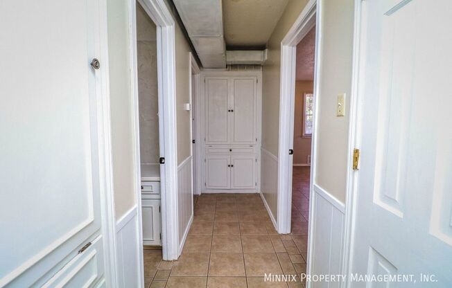 2 beds, 1 bath, 1,268 sqft, $800