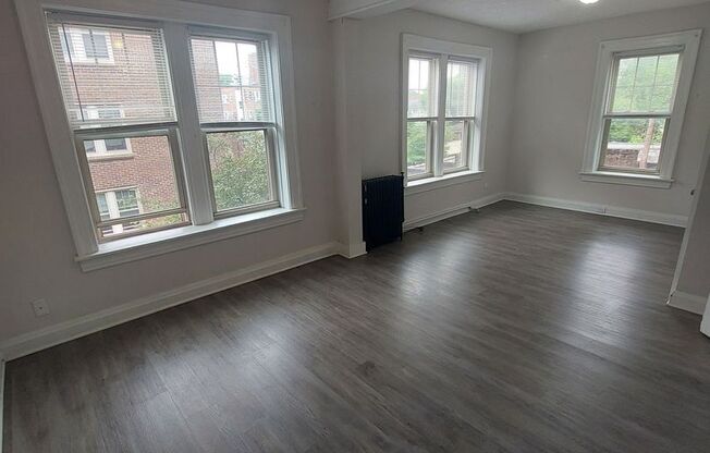 3 beds, 2 baths, 1,400 sqft, $1,500, Unit 222-16