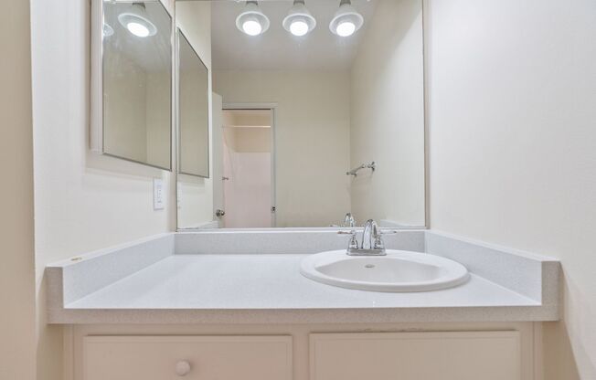 3 beds, 2 baths, $3,400, Unit 6716 Clybourn Ave #252, N. Hollywood, CA 9106