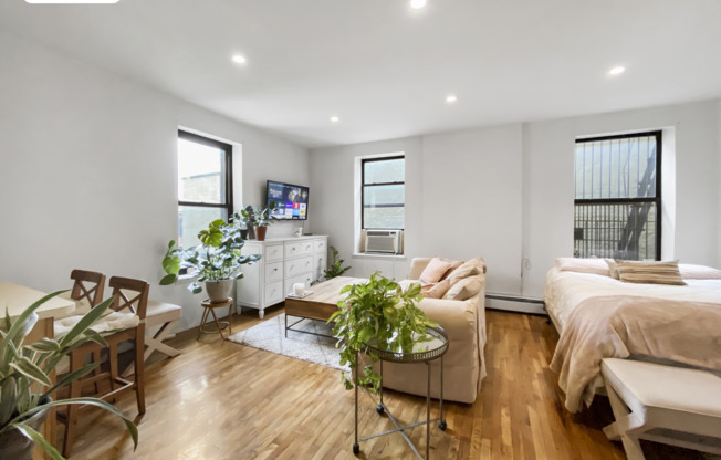 200 W 123 ST