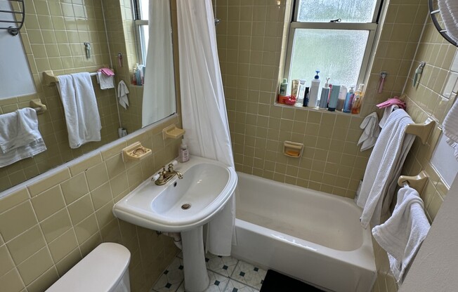 1 bed, 1 bath, $2,500, Unit 21