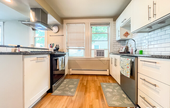 21 TOWN HL ST