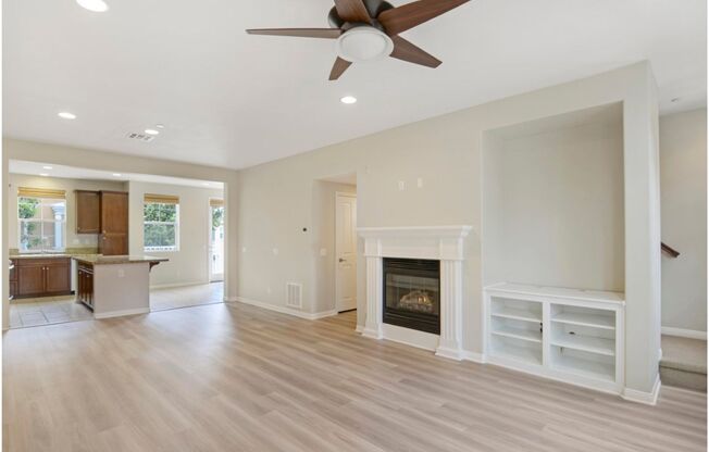 SPECTAULAR TUSTIN CONDO!!