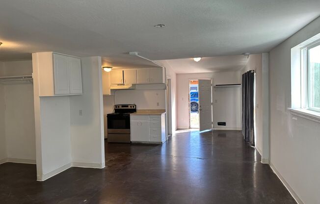 Studio, 1 bath, 500 sqft, $895, Unit B