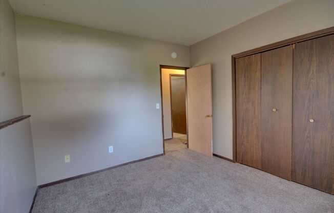 2 beds, 1 bath, $895, Unit Apt B