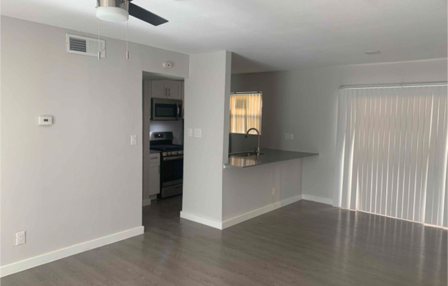 2 beds, 1 bath, 960 sqft, $1,390, Unit 230