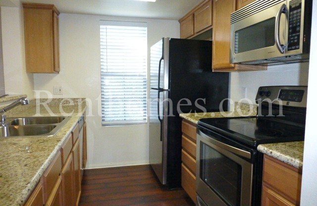 Rancho Bernardo, 14936 Avenida Venusto #15- Gorgeous unit, Must See!