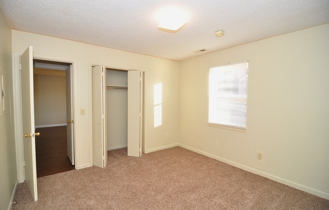 2 beds, 1 bath, 800 sqft, $895, Unit A