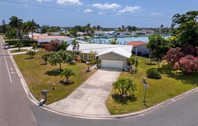 ✨ Spacious Waterfront Home on Isle of Capri – Treasure Island, Florida ✨