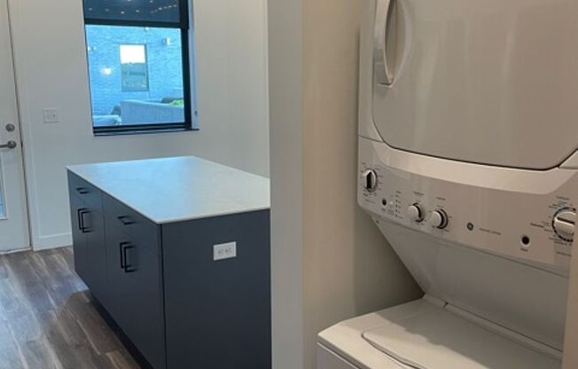 1 bed, 1 bath, 648 sqft, $1,400, Unit 105