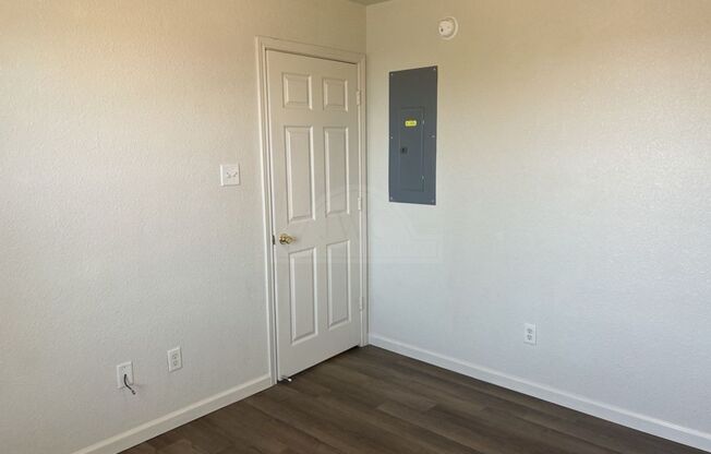 2 beds, 1 bath, $700, Unit 1304 Dugger Unit D