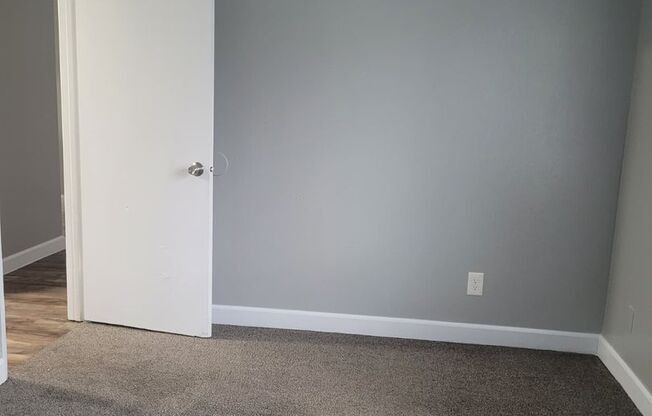 3 beds, 1 bath, 945 sqft, $1,700, Unit 1326 M4