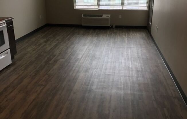 1 bed, 1 bath, 589 sqft, $1,350, Unit 2-208W