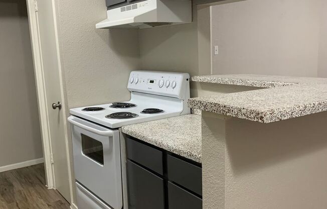 2 beds, 1 bath, 897 sqft, $1,050, Unit 2210