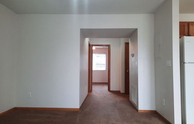 2 beds, 2 baths, 850 sqft, $985, Unit 304
